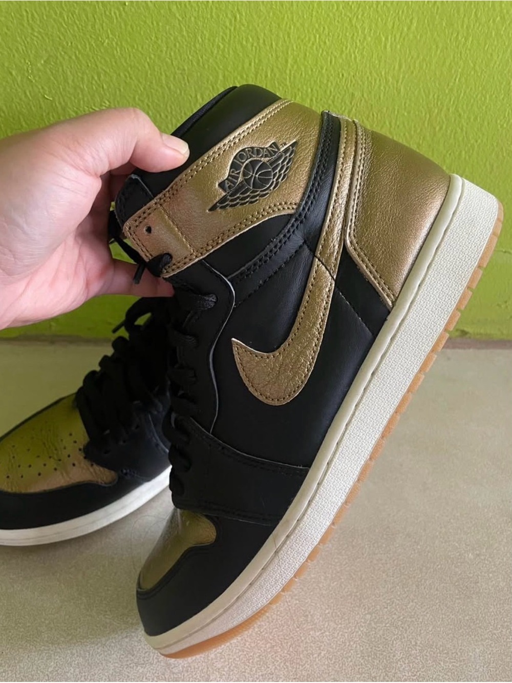 Air Jordan 1 Retro High OG "Black Metallic Gold", US MENS 10.5